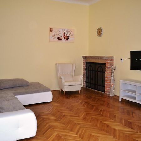 Sunflower 2Bdr Flat By Ruterra Prague Ngoại thất bức ảnh