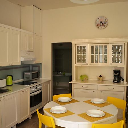 Sunflower 2Bdr Flat By Ruterra Prague Ngoại thất bức ảnh
