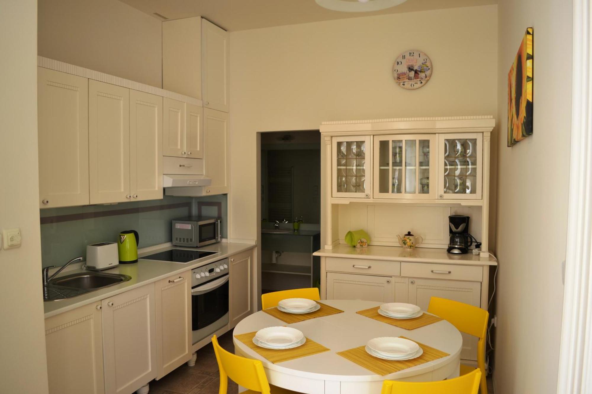 Sunflower 2Bdr Flat By Ruterra Prague Ngoại thất bức ảnh