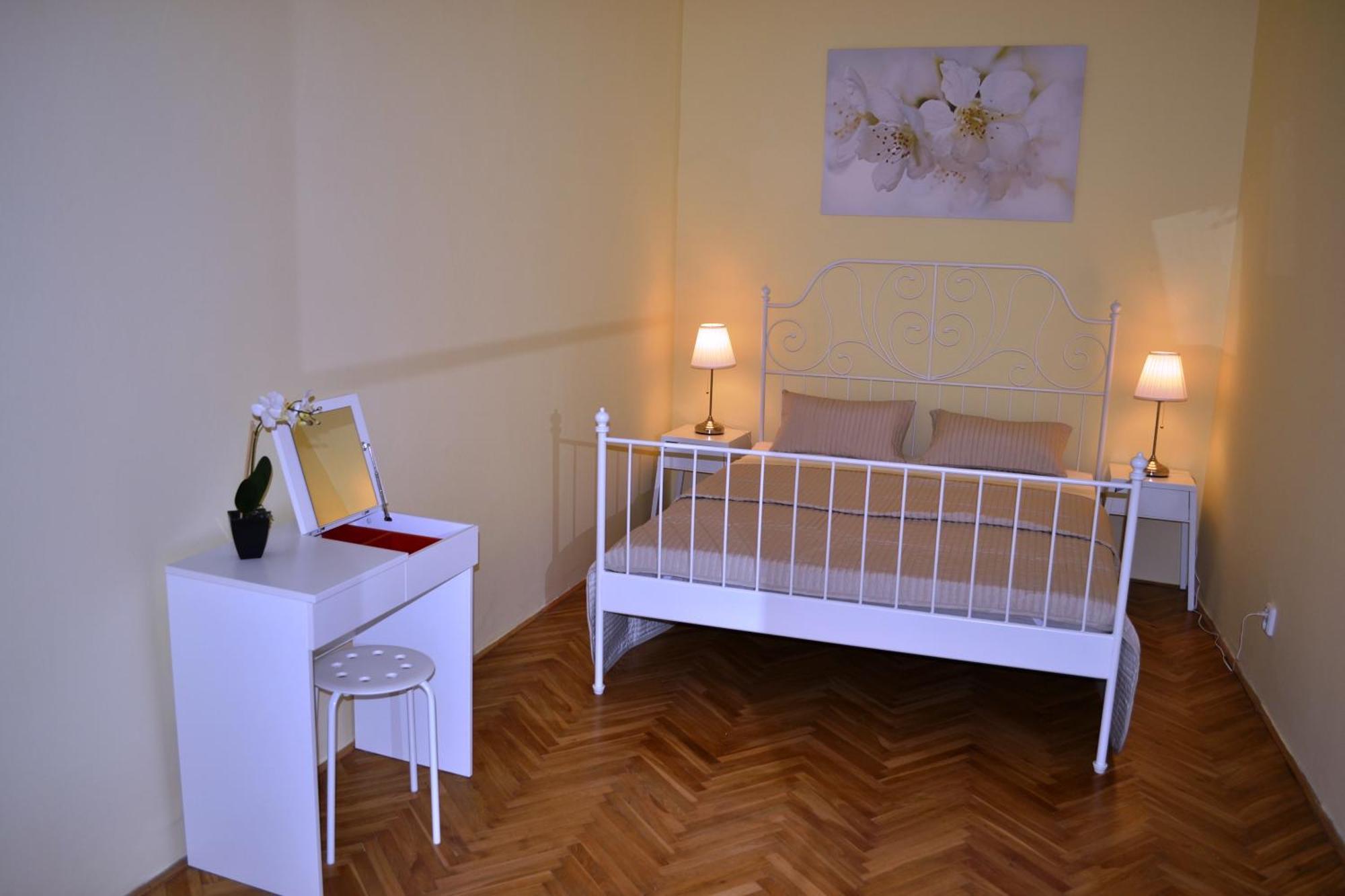 Sunflower 2Bdr Flat By Ruterra Prague Ngoại thất bức ảnh