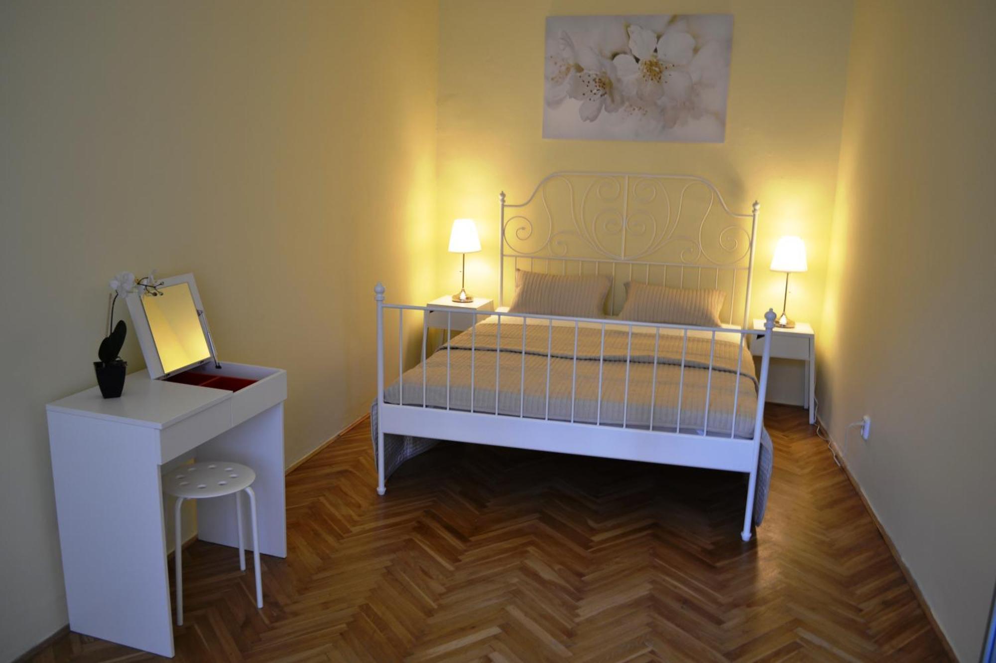Sunflower 2Bdr Flat By Ruterra Prague Ngoại thất bức ảnh